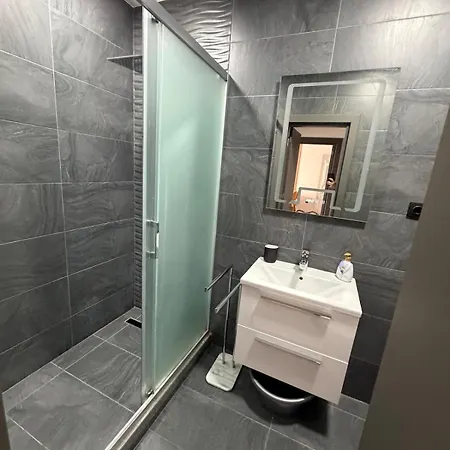 Апартаменти Modern Near St Konstantin & Elena Варна